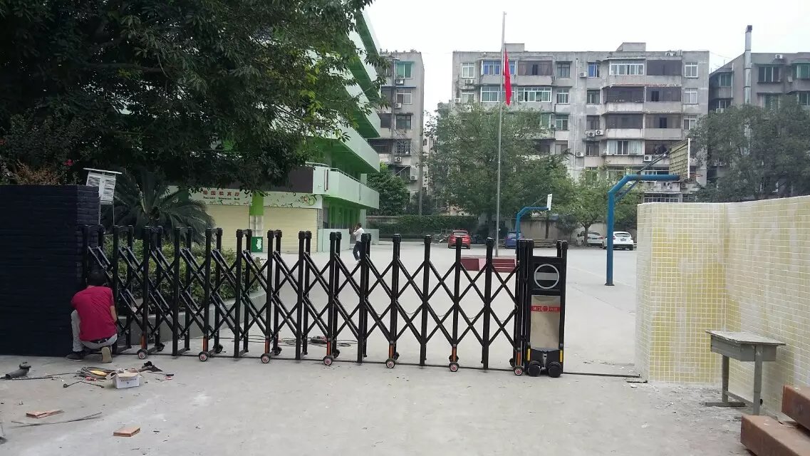 鞍山经开区鞍山经开区深圳市伸缩门